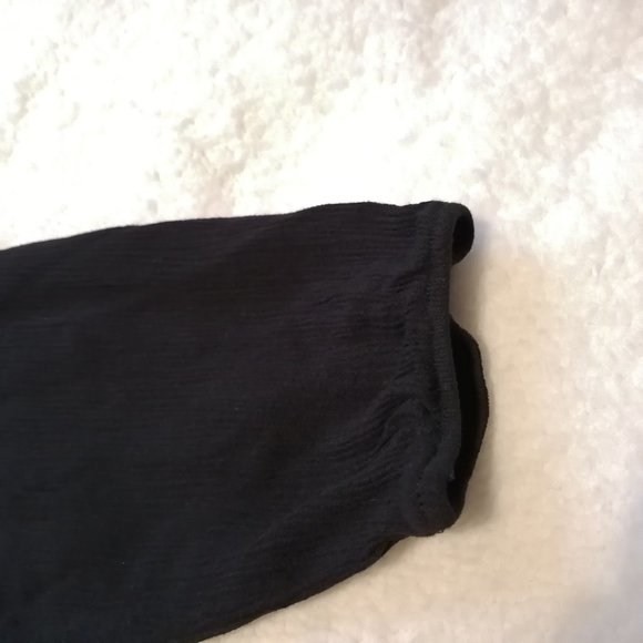 Black off-the-shoulder blouse - Picture 8 of 10